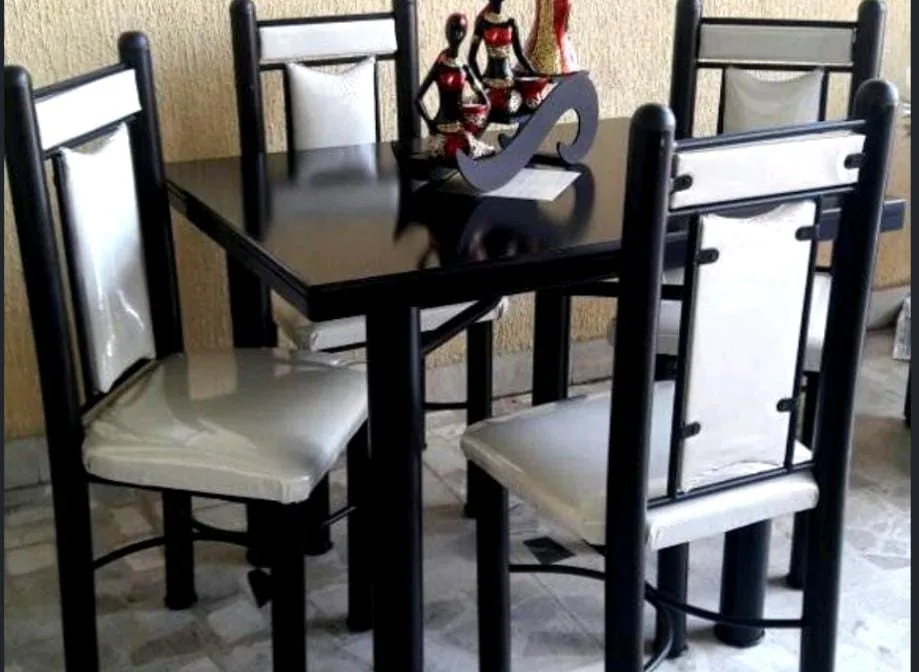 Comedor de seis sillas, respaldo alto