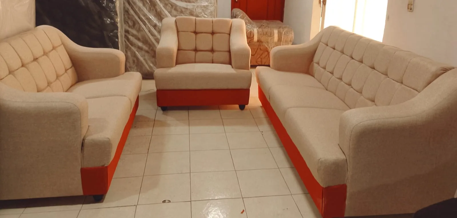 Sala de tres piezas, capitonada
